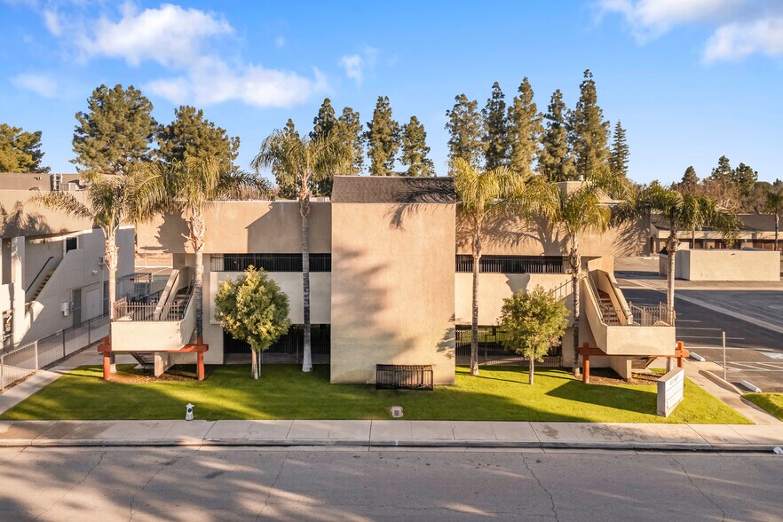 More Photos Of 4600 W American Ave, Bakersfield Office For Sale