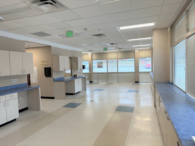 More Photos Of 9137-9141 Cross Park Dr, Knoxville Storefront Retail Office For Lease