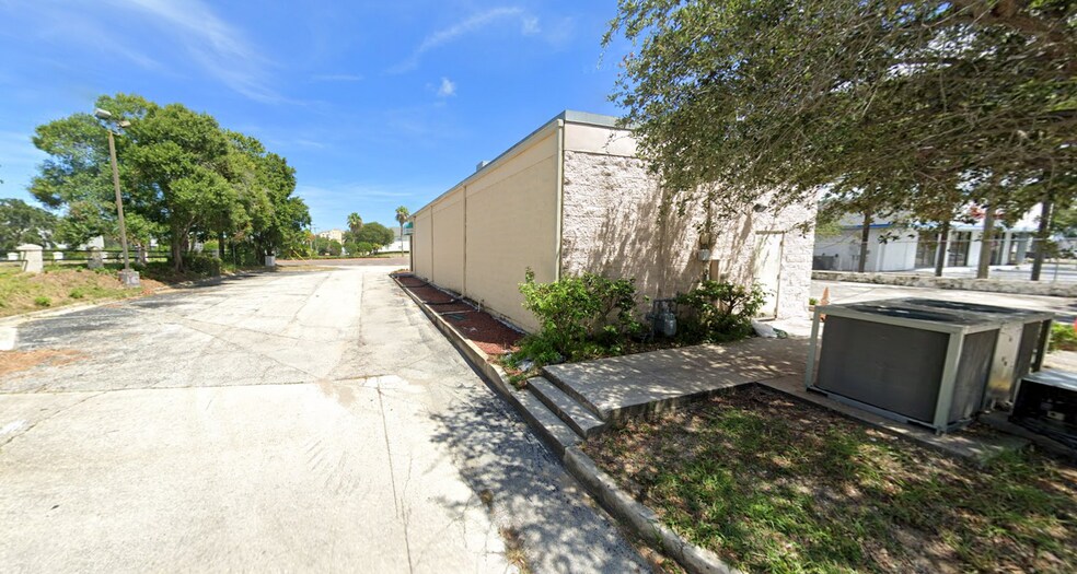 More Photos Of 209 S Cocoa Blvd, Cocoa Fast Food For Lease