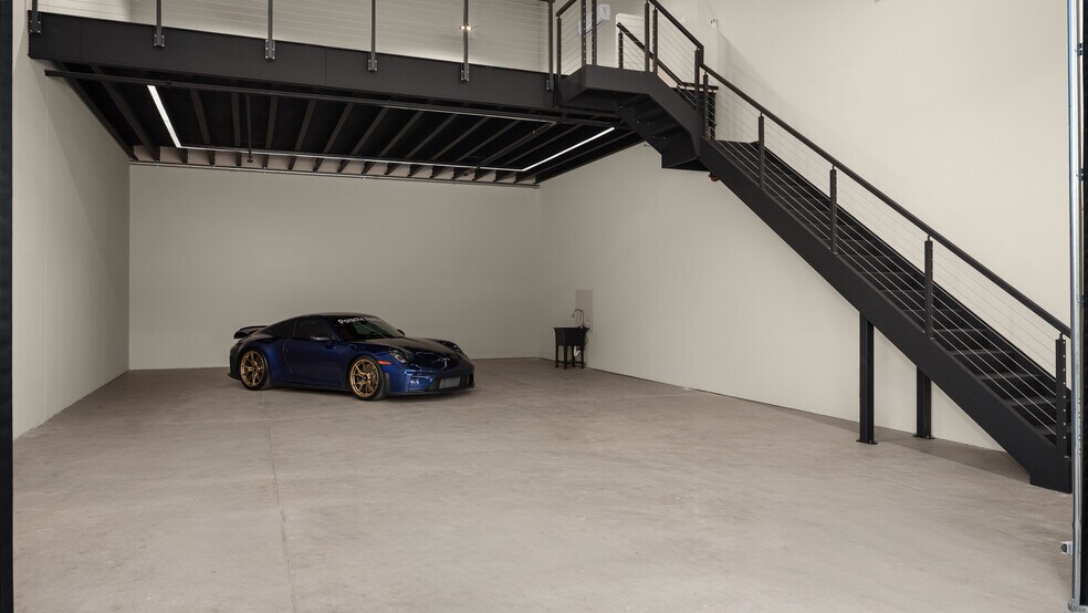 More Photos Of 13807 FM 812 Rd, Del Valle Showroom For Sale