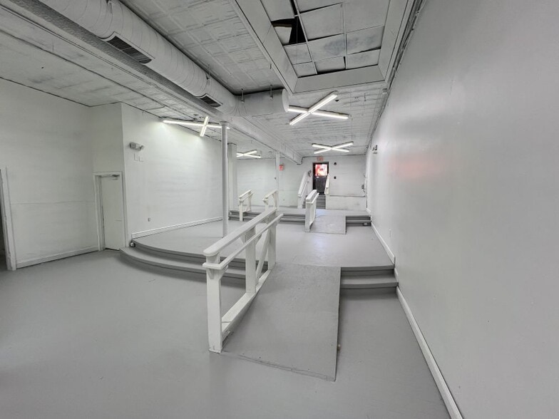 More Photos Of 813 Chapel St, New Haven Freestanding For Lease