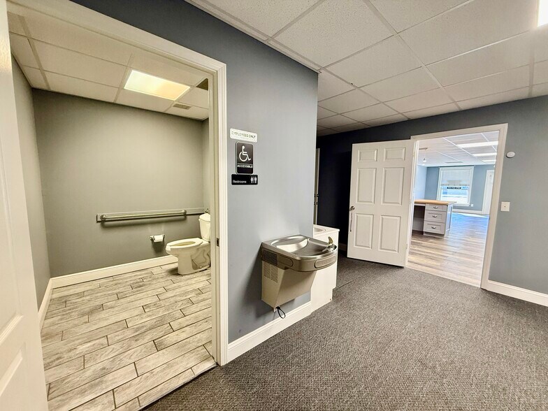 More Photos Of 4645 Gulf Breeze Pky, Gulf Breeze Office For Sale