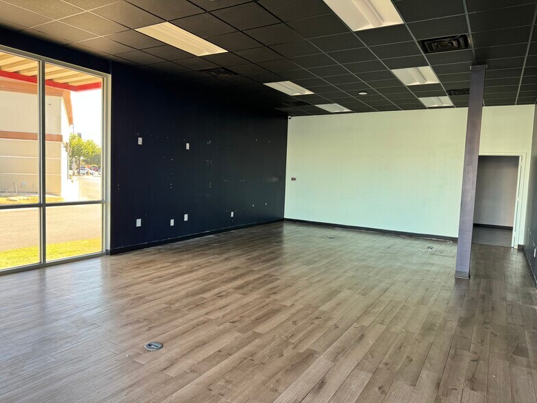 More Photos Of 7709 McPherson Rd, Laredo Freestanding For Lease