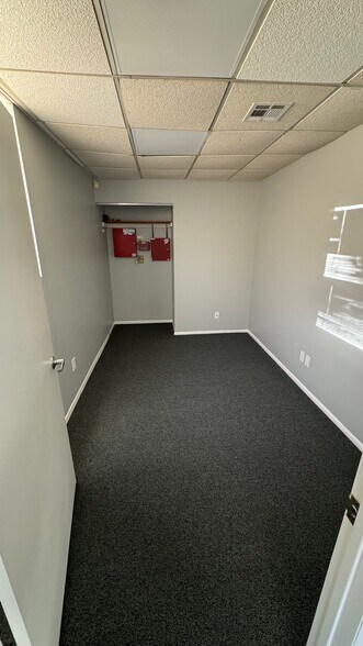 More Photos Of 236 Blackford Ave, Middlesex Warehouse For Lease