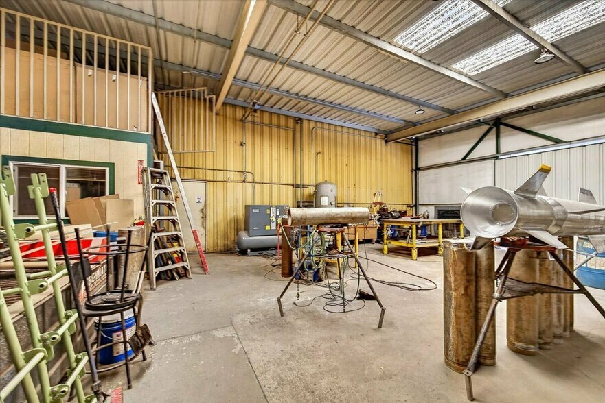 More Photos Of 149 Ashland ave, Lindsay Industrial For Sale