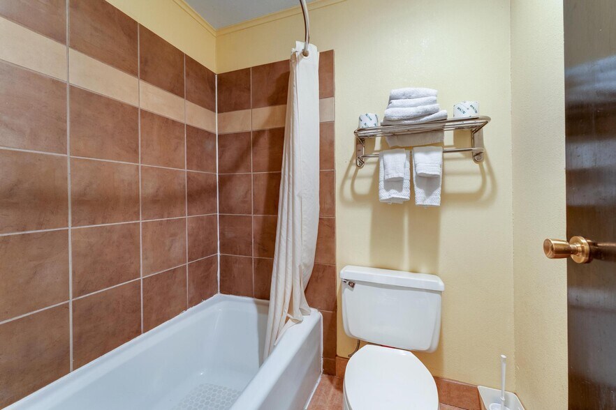 More Photos Of 260 W Main St, Vernal Hotel For Sale