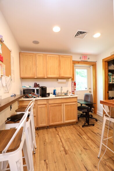 More Photos Of 216 Rt. 32, New Paltz Medical For Sale