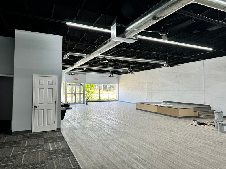 More Photos Of 1107 Crooks Rd, Royal Oak Storefront For Sale