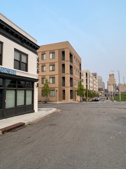 More Photos Of 433 Madison Ave, Memphis General Retail For Sale