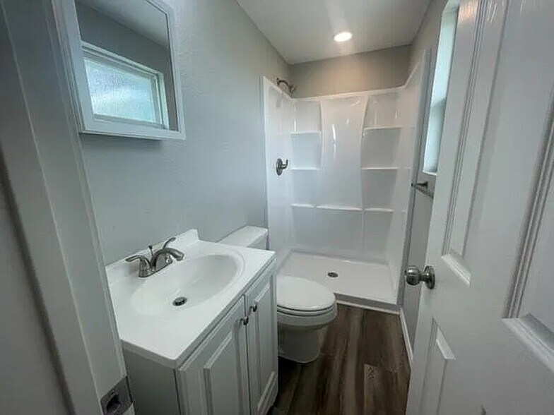 More Photos Of 1300 N Live Oak St, Rockport Multifamily For Sale