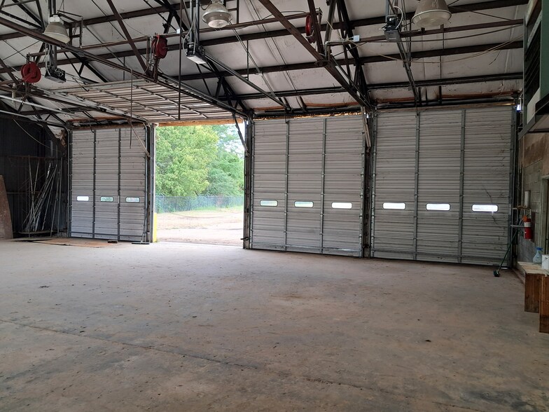 More Photos Of 1651 Kerr Dr, Jackson Unknown For Lease