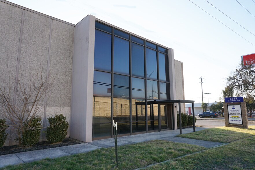 Primary Photo Of 6228 Bandera Rd, San Antonio Medical For Lease