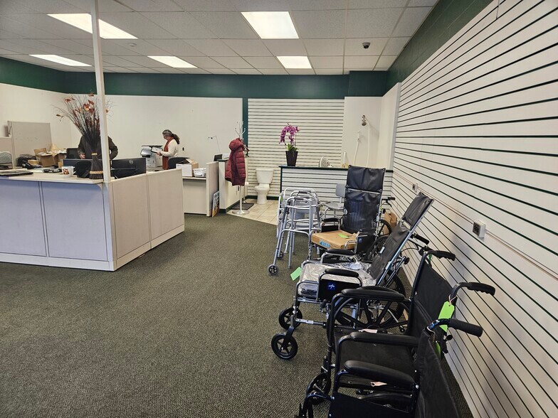 More Photos Of 240 Meriden Rd, Lebanon Flex For Sale