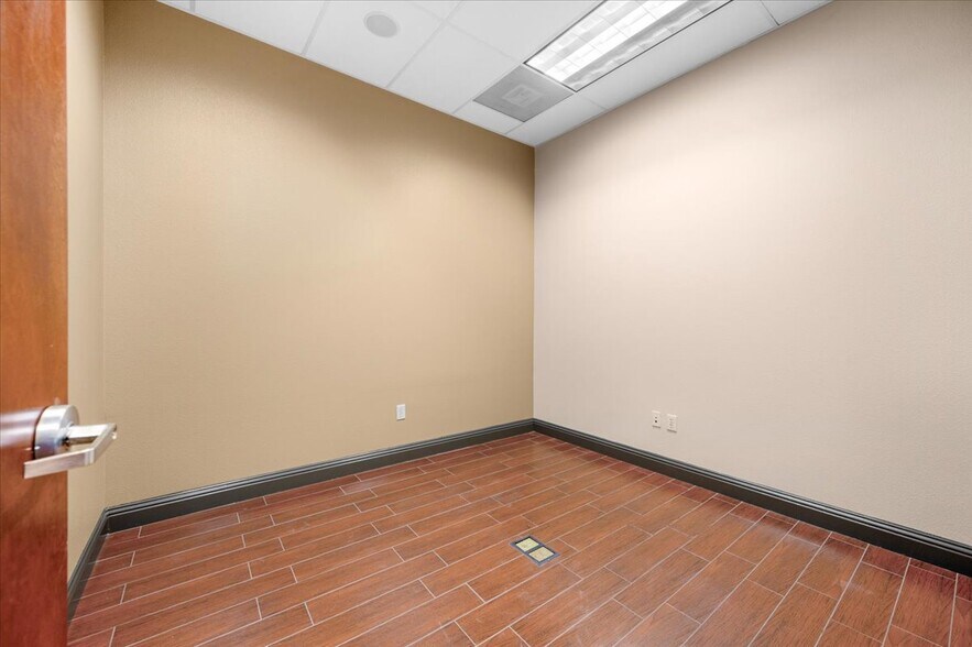 More Photos Of 7206 N Milburn Ave, Fresno Medical For Lease