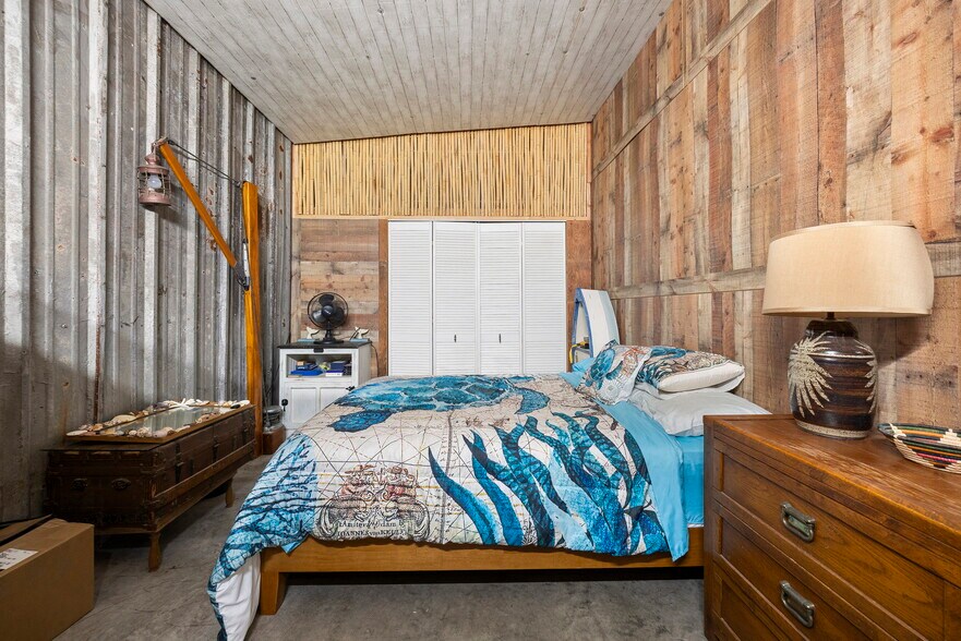 More Photos Of 206 Highway 35 S, Rockport Manufacturing For Sale