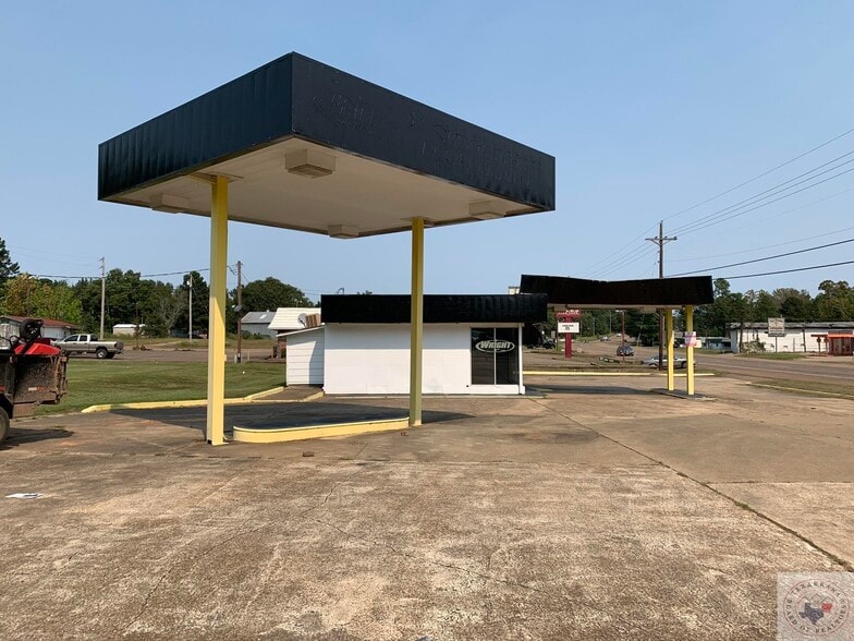 More Photos Of 1201 N Louise St, Queen City Freestanding For Sale