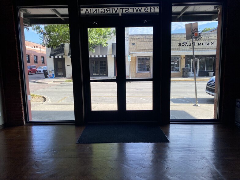 More Photos Of 119 W Virginia St, McKinney Loft Creative Space For Lease