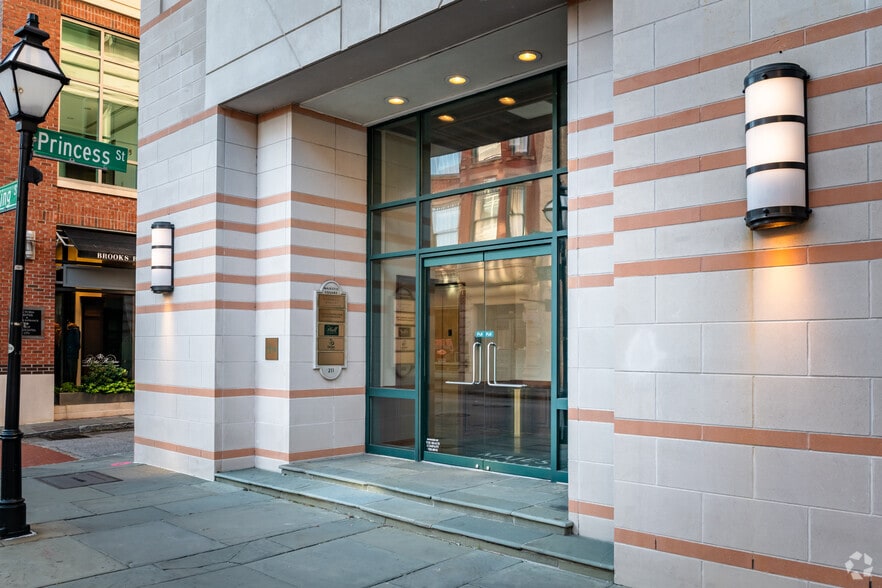 More Photos Of 211 King St, Charleston Office For Lease