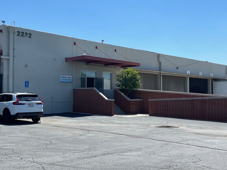 More Photos Of 6623-6625 Washington Blvd, Los Angeles Warehouse For Lease