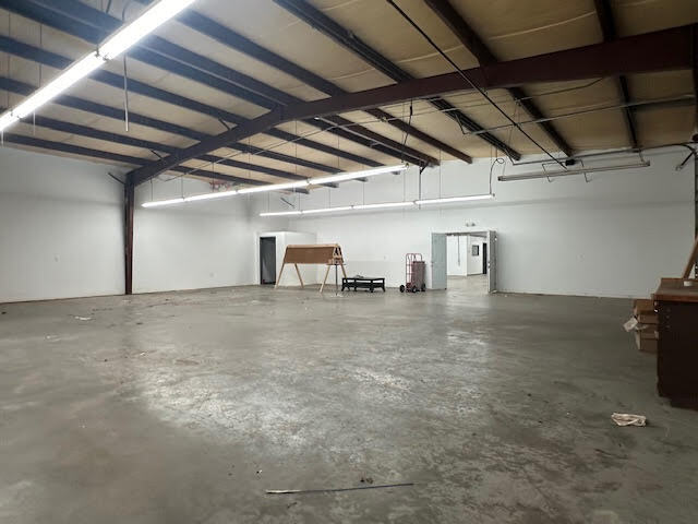More Photos Of 899 Liberty St W, York Warehouse For Lease