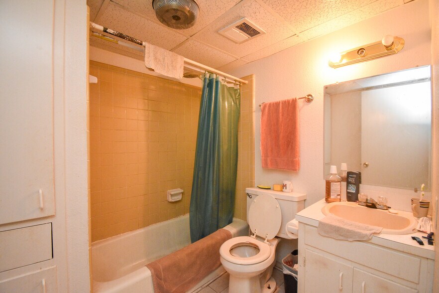 More Photos Of 1805 Rosemary Ave, Victoria Apartments For Sale