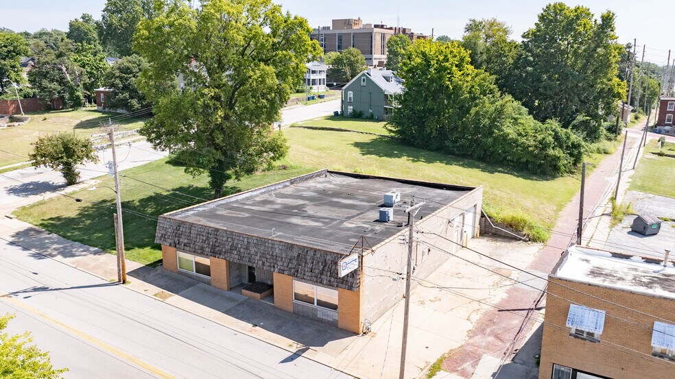 More Photos Of 319-321 Ridge St, Alton Showroom For Sale