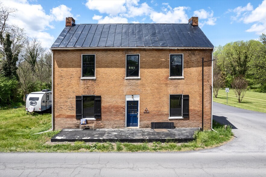 More Photos Of 7211 Queen St, Middleway Flex For Sale