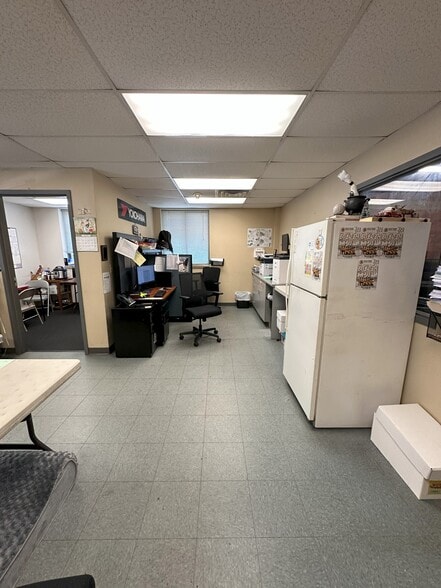 More Photos Of 20 Priscilla Ln, Auburn Service For Lease