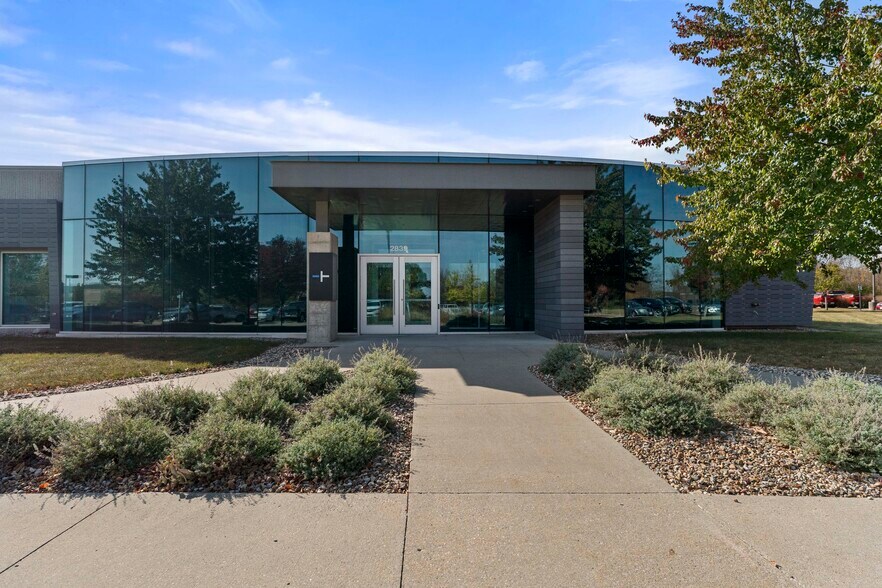 More Photos Of 2839 Northgate Dr, Iowa City Office For Sale