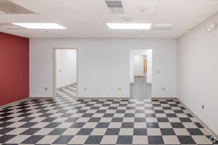 More Photos Of 2 Corporate Pl, Middletown Office For Lease