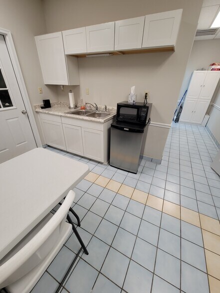 More Photos Of 95 Trade St, Bogart Distribution For Sale