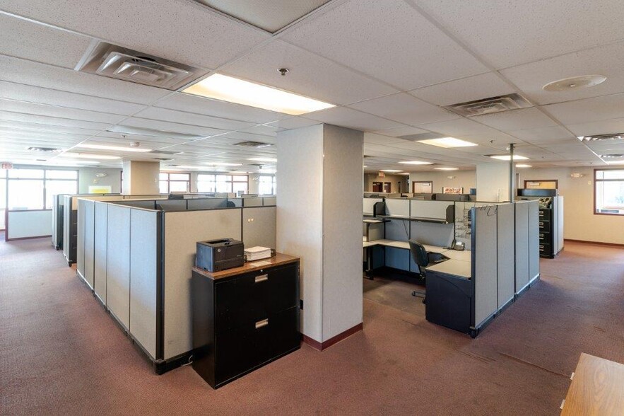 More Photos Of 120 E 3rd St, Newport Office For Lease