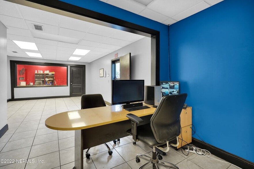 More Photos Of 4104 St Augustine Rd, Jacksonville Light Distribution For Sale