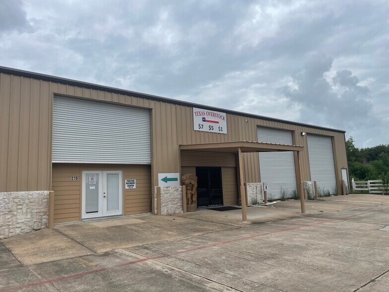 More Photos Of 722 Fairmont Pky, Pasadena Light Manufacturing For Lease