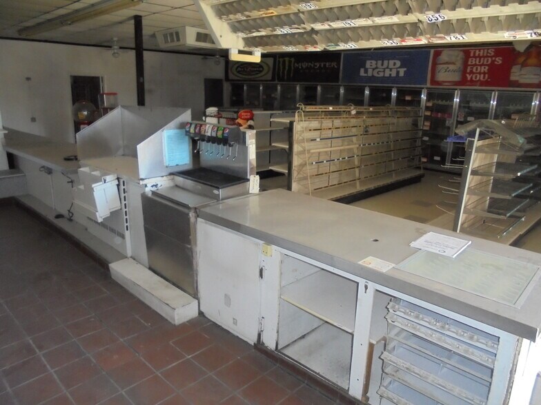 More Photos Of 945 E Hobsonway, Blythe Auto Dealership For Sale