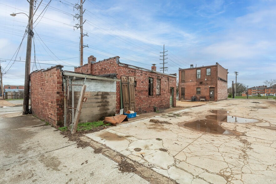 More Photos Of 6601 Olive Blvd, University City Flex For Sale