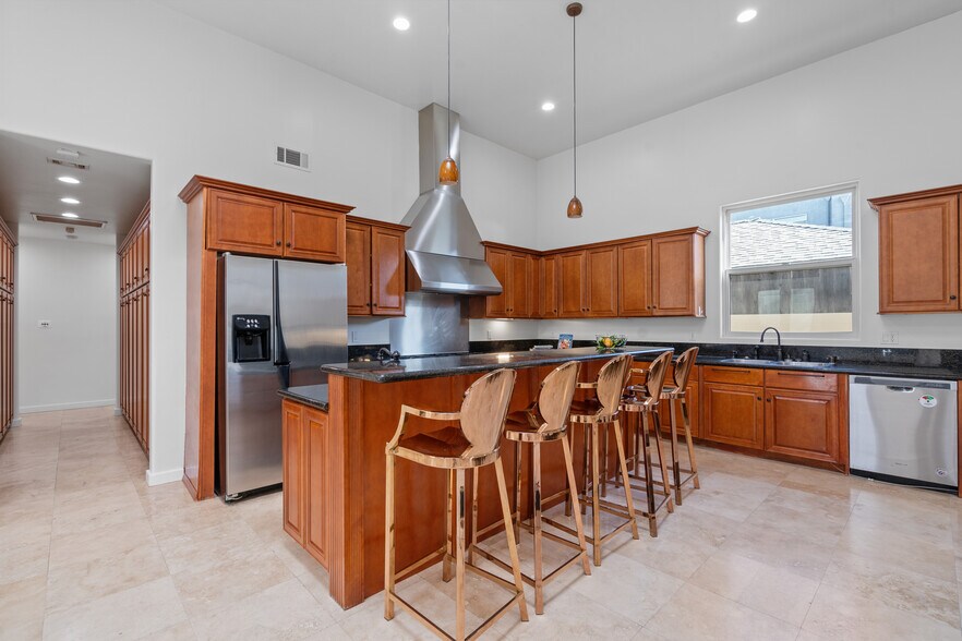 More Photos Of 3718 S Barrington Ave, Los Angeles Rehabilitation Center For Lease