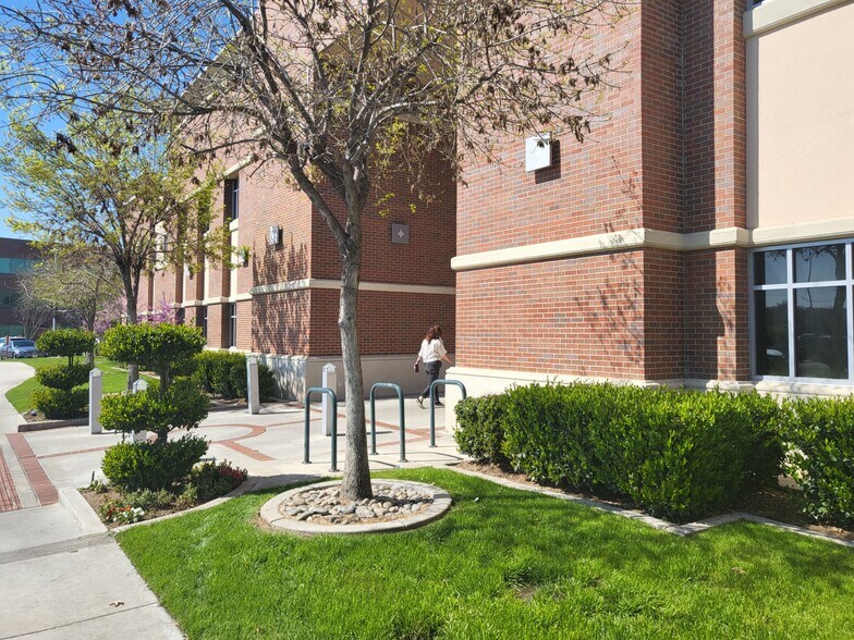 More Photos Of 9900 Stockdale Hwy, Bakersfield Medical For Sale
