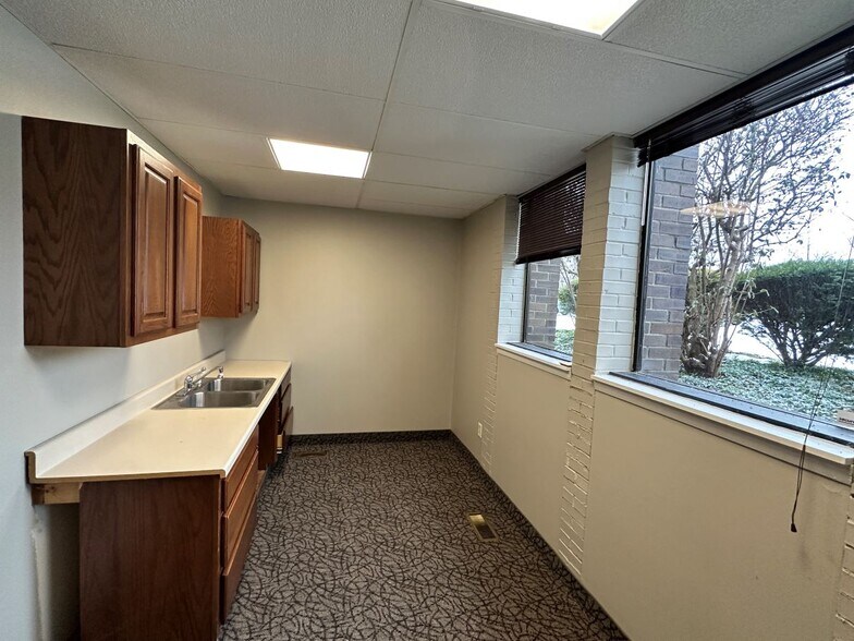 More Photos Of 1500 44th St SE, Grand Rapids Medical For Lease