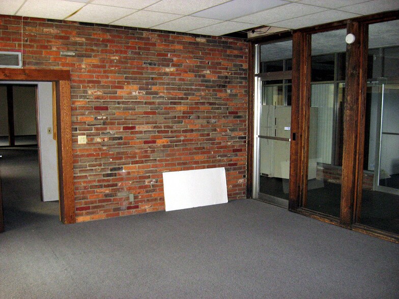 More Photos Of 1058-1068 Country Club Rd, Columbus General Retail For Sale