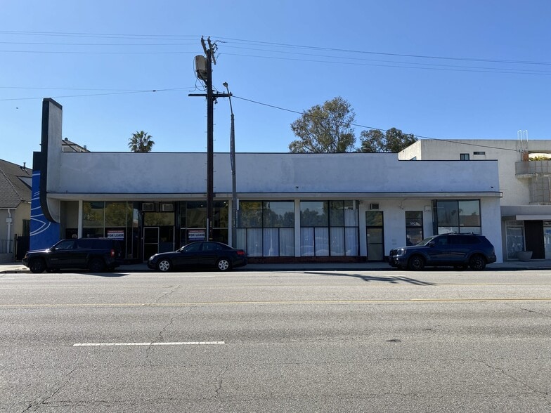 More Photos Of 3923 Long Beach Blvd, Long Beach Storefront For Lease