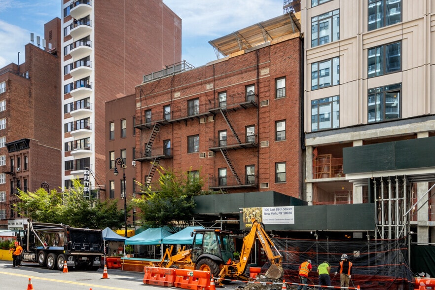 Primary Photo Of 320 E 86th St, New York Apartments For Lease