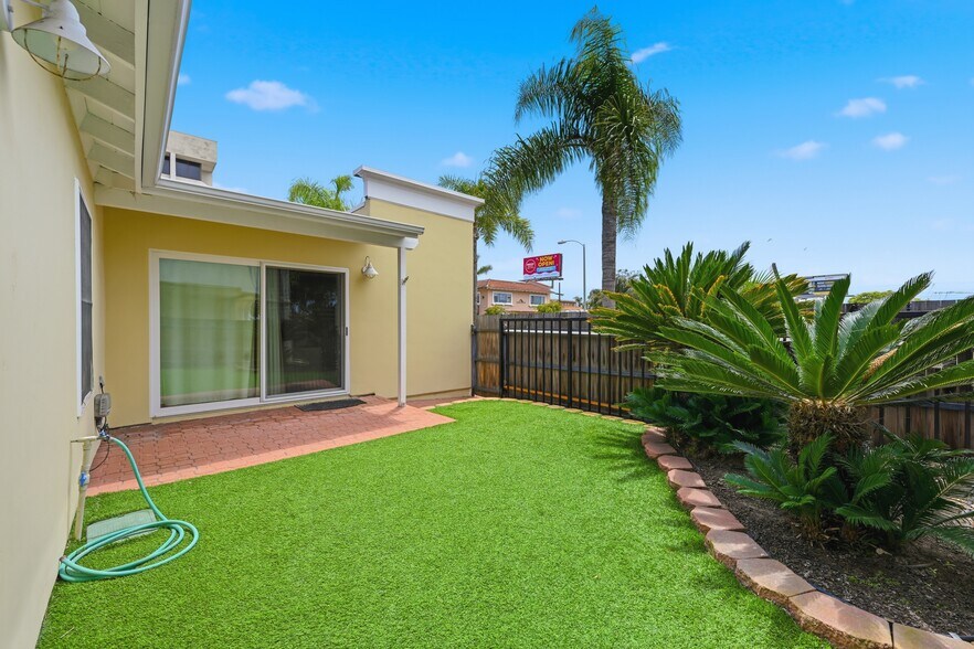 More Photos Of 4652 Cass St, San Diego Office Residential For Sale