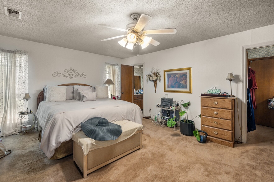 More Photos Of 5792 FM 6, Josephine Showroom For Sale