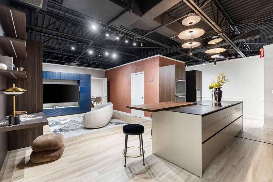 More Photos Of 800 Harbour Dr, Naples Office For Lease