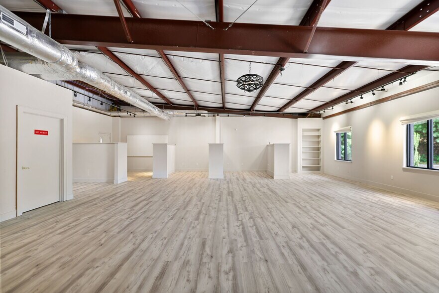 More Photos Of 110 Commercial Blvd, Flat Rock Manufacturing For Sale