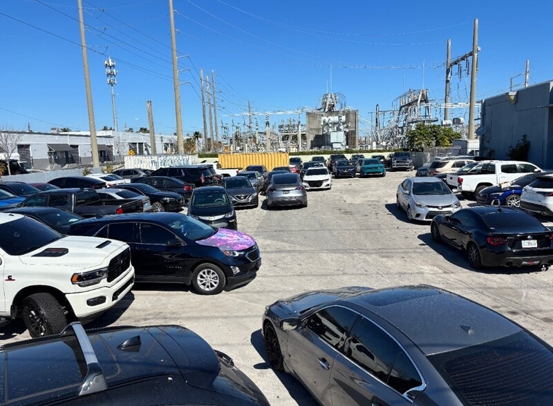 More Photos Of 3600 NE 5th Ave, Oakland Park Truck Terminal For Lease