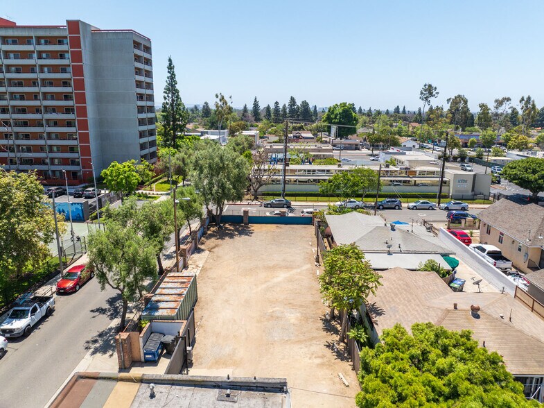 More Photos Of 208 Olive st, Santa Ana Multifamily For Sale
