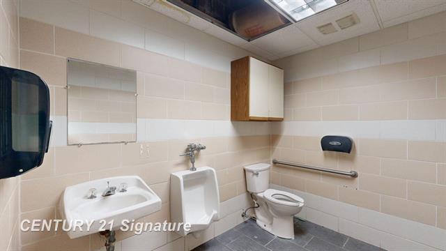 More Photos Of 2122 E Hemphill Rd, Burton Warehouse For Sale