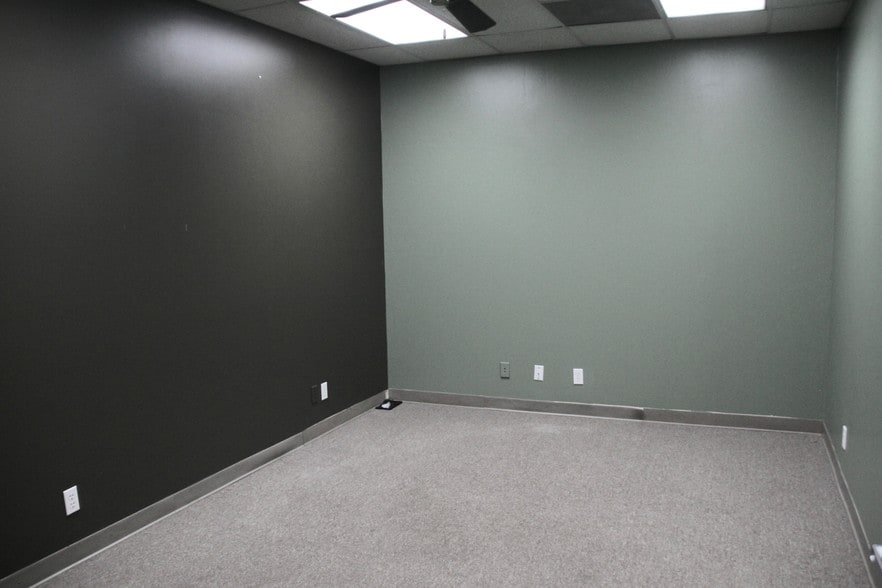 More Photos Of 4300 Business Park Ct, Lilburn Distribution For Lease